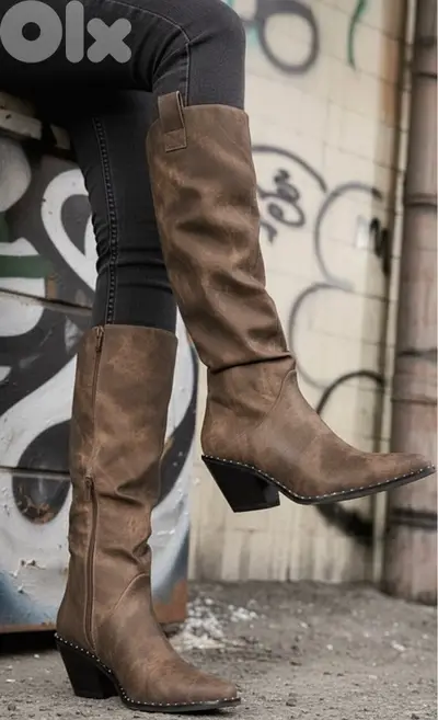 BOOT SIZE 37 worn once