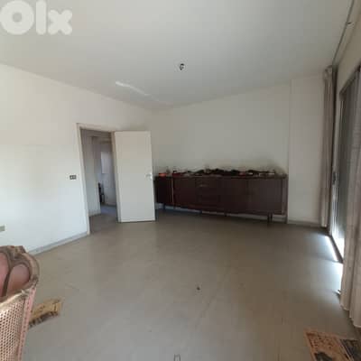 Apartment in Sad El Bauchrieh Street For Saleشقة في شارع سد البوشرية ل