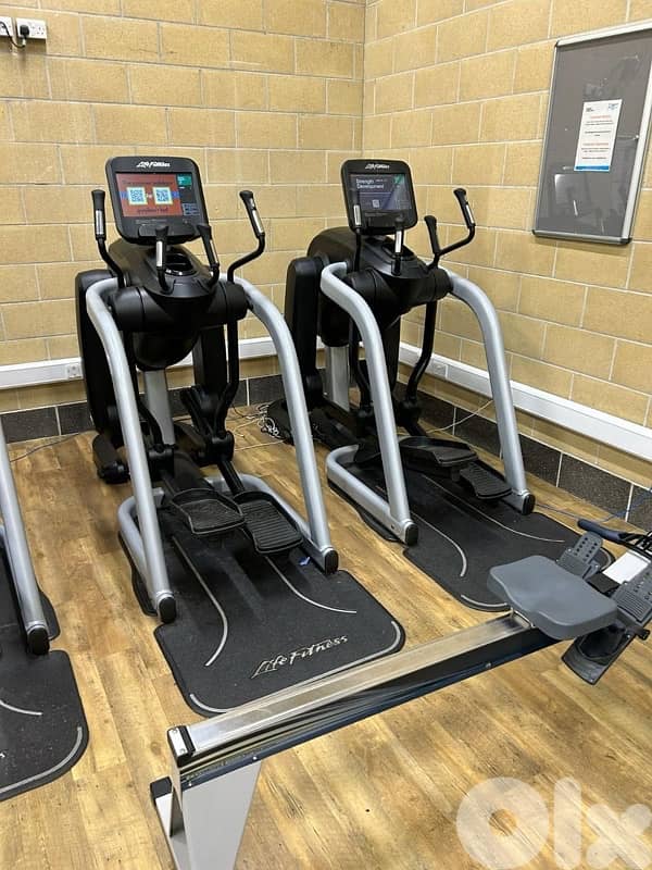 2 Life Fitness Discover SE 95FS Elevation Flexstrider Fitness like new 1