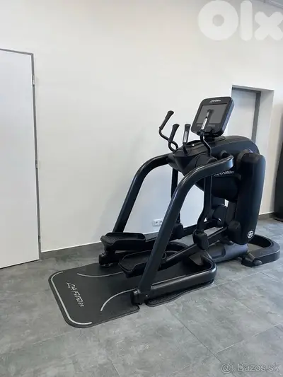 2 Life Fitness Discover SE 95FS Elevation Flexstrider Fitness like new