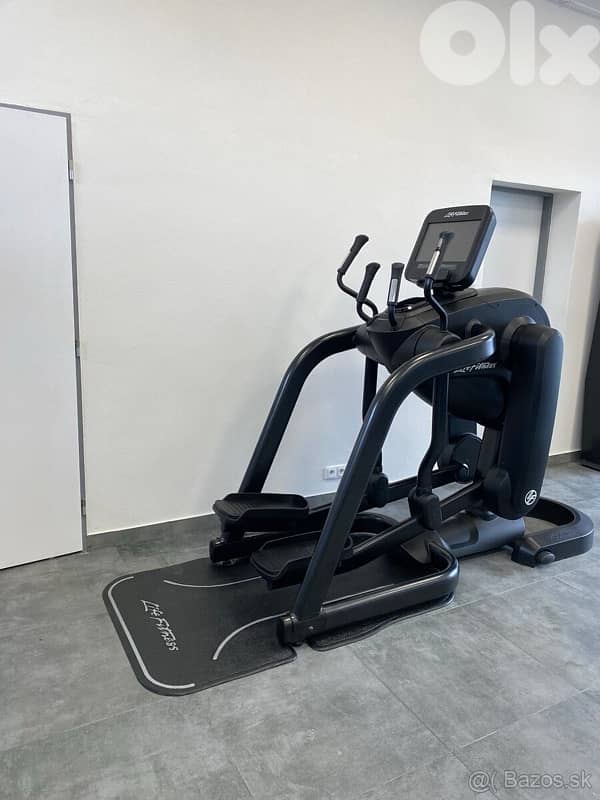 2 Life Fitness Discover SE 95FS Elevation Flexstrider Fitness like new 0