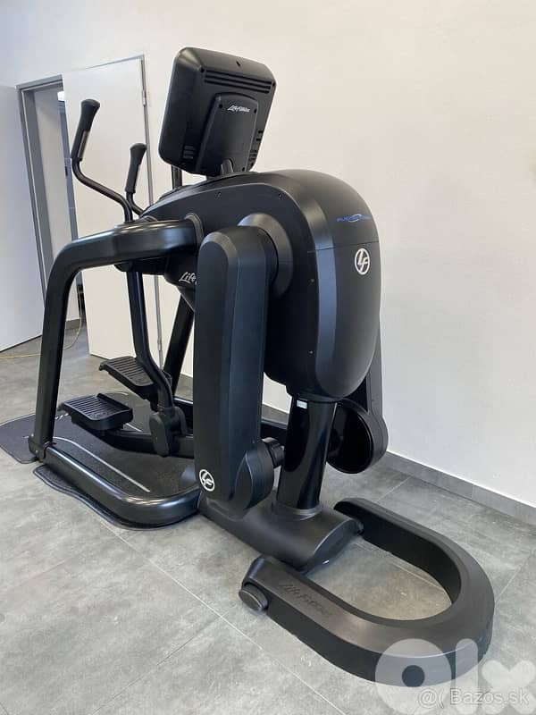 2 Life Fitness Discover SE 95FS Elevation Flexstrider Fitness like new 5