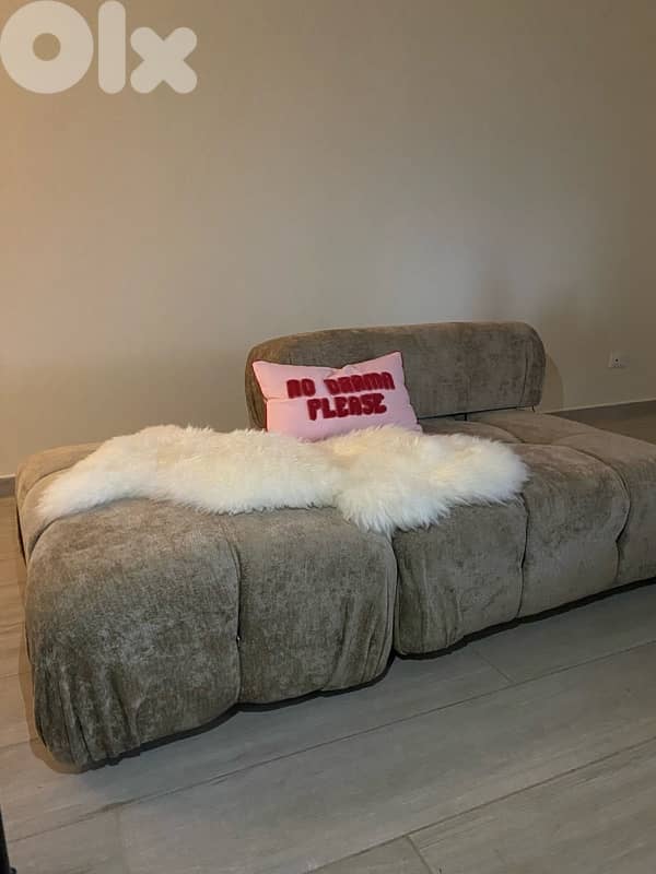 SALE PRICE SOFA with accessories 0