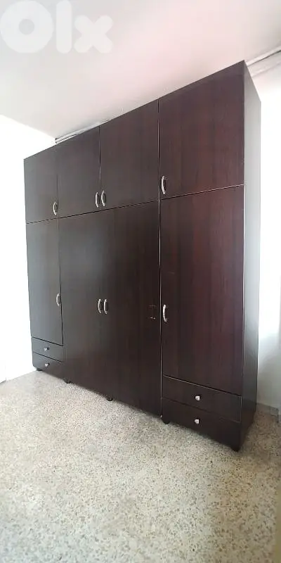 Clothes cabinet