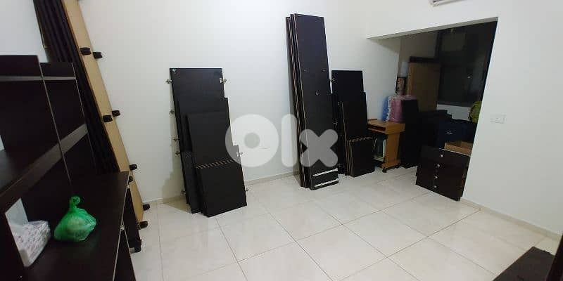 Clothes cabinet 1