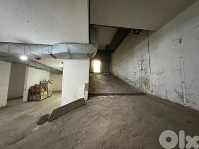 L19561 - Spacious Warehouse For Rent in Hazmieh