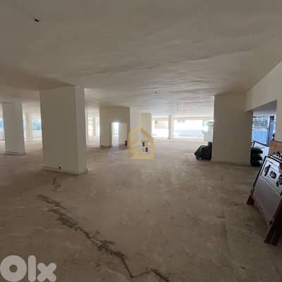 Showroom for sale in Ramlet El Baida MJ5 صالة عرض  للبيع