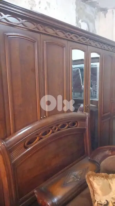 خزانة ست درف مع تخت مفرد ونص ماليزي تقيل شغل برا كتير مرتبين