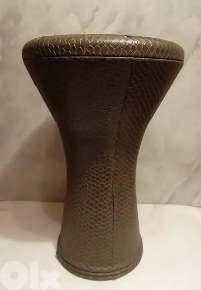 طبله  40 سم ملبسه جلد  مع شنطه جلد (دربكه) ماركة aliskandaria