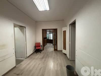 L19594 - 400 SQM Office For Rent in Badaro