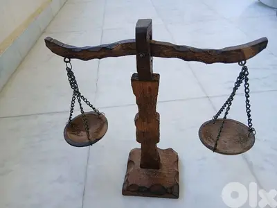 ميزان خشب قديم