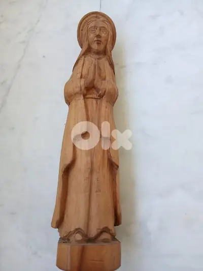 تمثال القديسة مريم