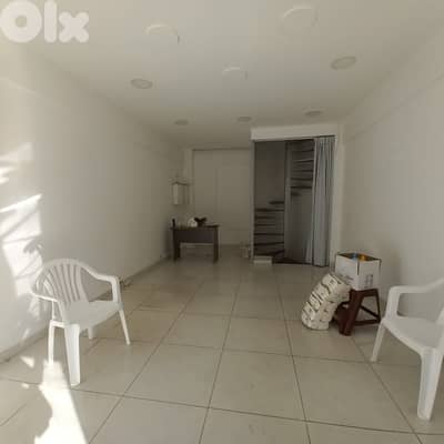Shop of 3 floors in Antelias for rentمحل تجاري للإيجار في أنطلياس مؤلف