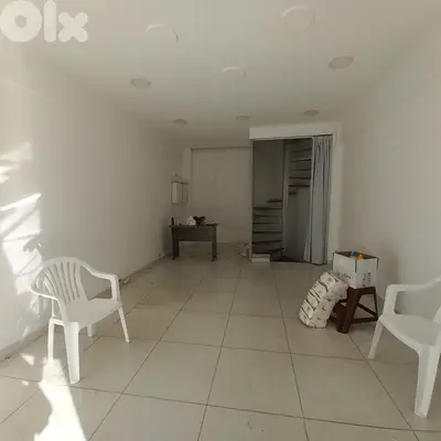 Shop of 3 floors in Antelias for rentمحل تجاري للإيجار في أنطلياس مؤلف