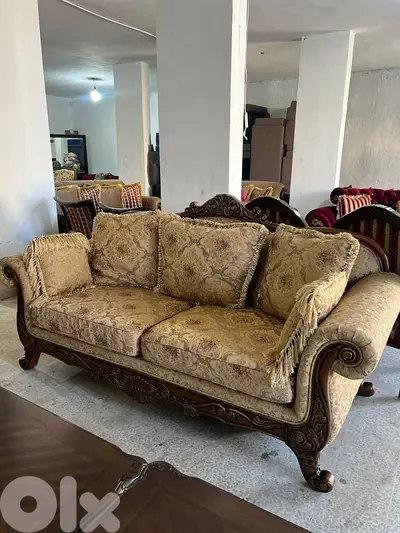 طقم كنبايات حفر ملكي اربع قطع وطقم طاولات