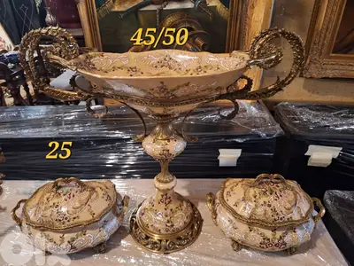 ٣ قطع بورسولان سافر مع برونز شغل فني انتيك مميز جدا