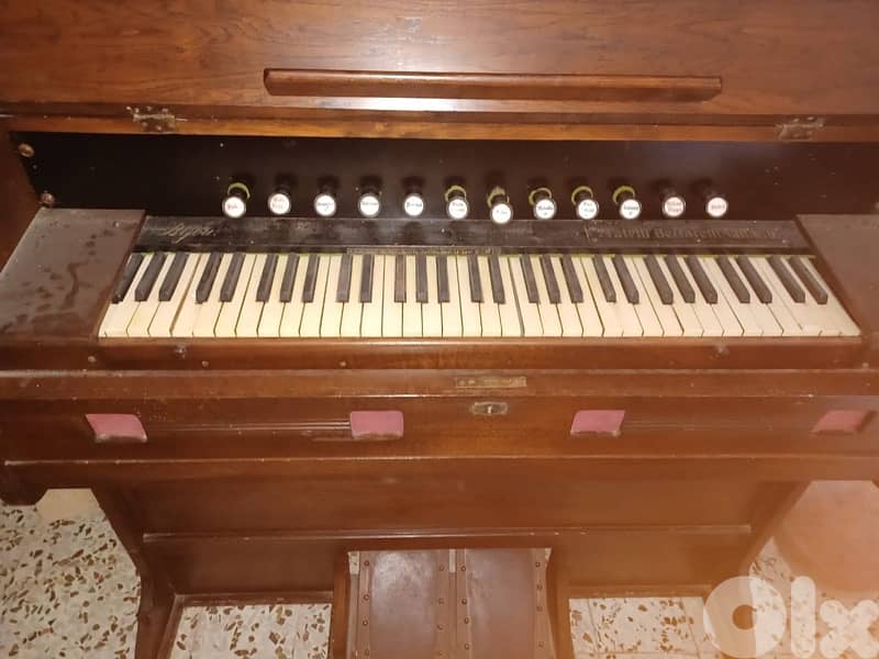 HARMONIUM VINTAGE 8