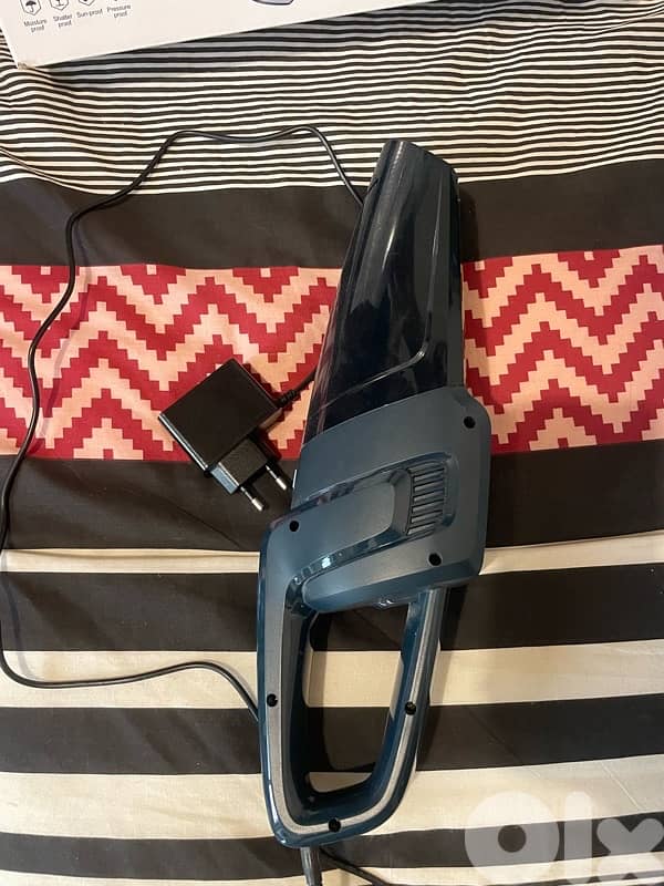 handheld vacuum cleaner 0