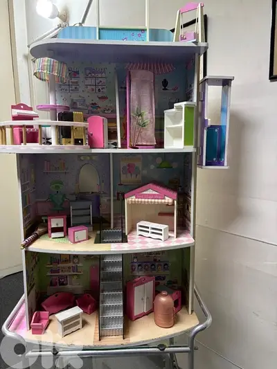 DOLL HOUSE