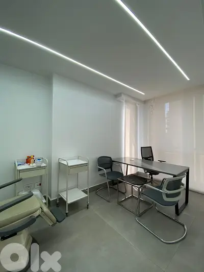 SPACIOUS CLINIC FOR SALE IN SPEARS PRIME | 60SQ | BT-889
