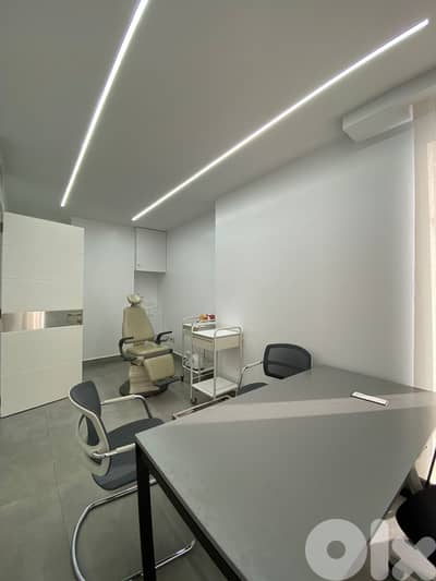SPACIOUS CLINIC FOR SALE IN SPEARS PRIME | 60SQ | BT-889