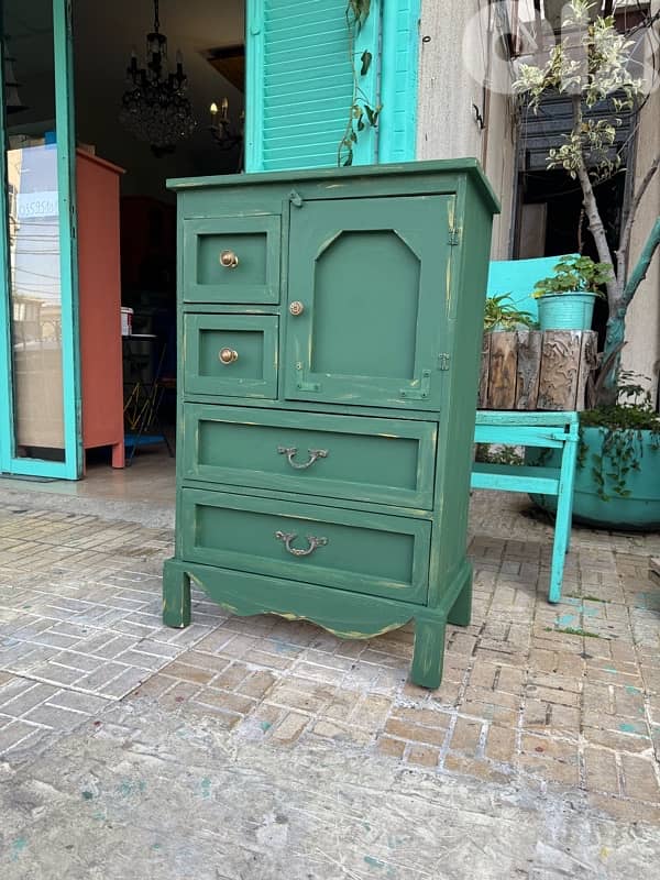 dresser 1