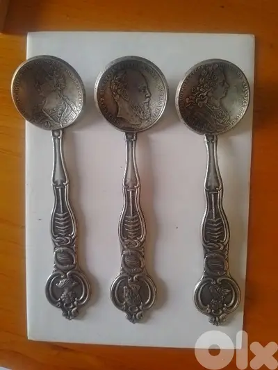 3 silver spoons with 3 different monarchies