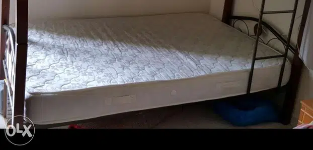فرشه مفرد ونصف للبيع شبه جديدة عدد ٢