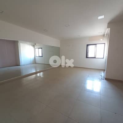 Wide office in Zalka 2 steps from the highway for rent