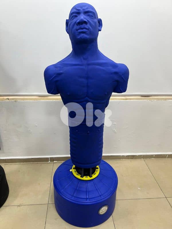 Boxing man stand 0