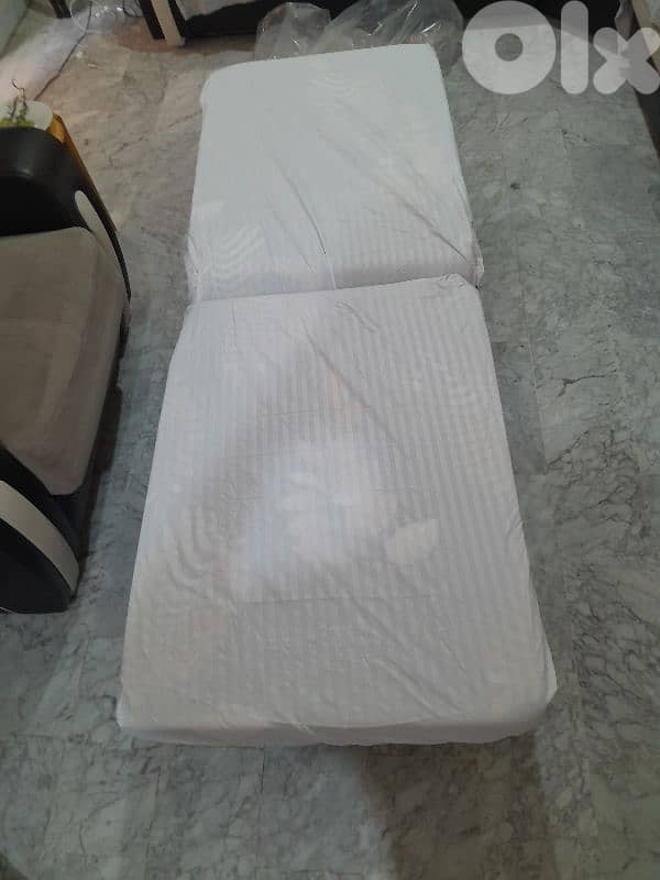 modern folded bed white with wheels 1