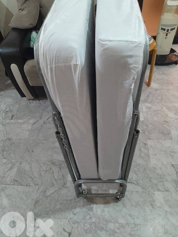 modern folded bed white with wheels 2