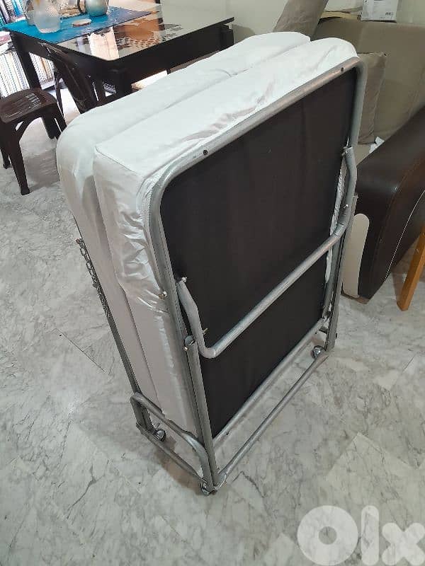 modern folded bed white with wheels 4