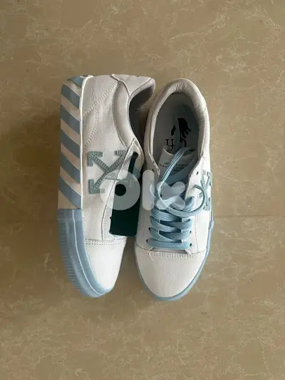 Off white Vulcanized low 41. New with tags