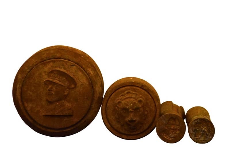 Rare Bronze Minting Die Featuring King Hussein of Jordan 0