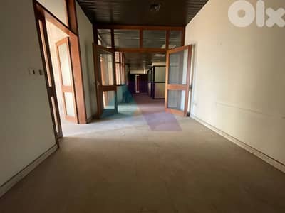 650m2 office with prime location 4rent in Dora-مكتب للإيجار في الدورة
