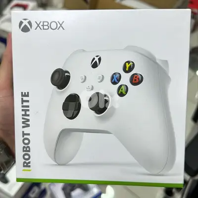 Xbox joystick robot white