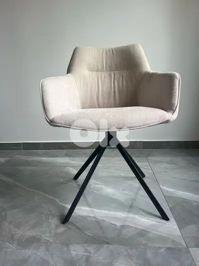 Modern Swivel Rotation Chair – Like New