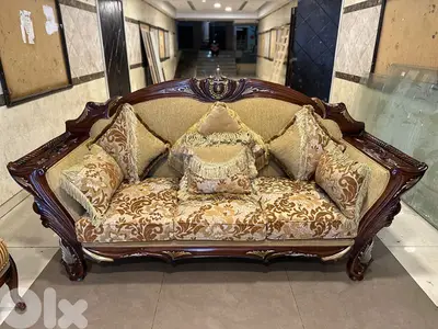 طقم كنبايات حفر خشب زان اربع قطع وطاولة