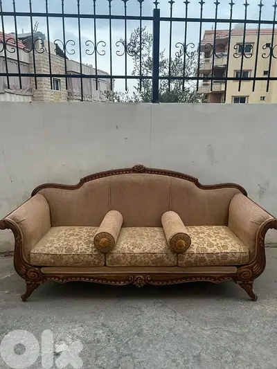 طقم كنبايات حفر خشب زان خمس قطع وطاولة