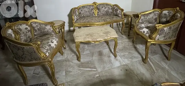 ٣ صالونات + كرسي للبيع