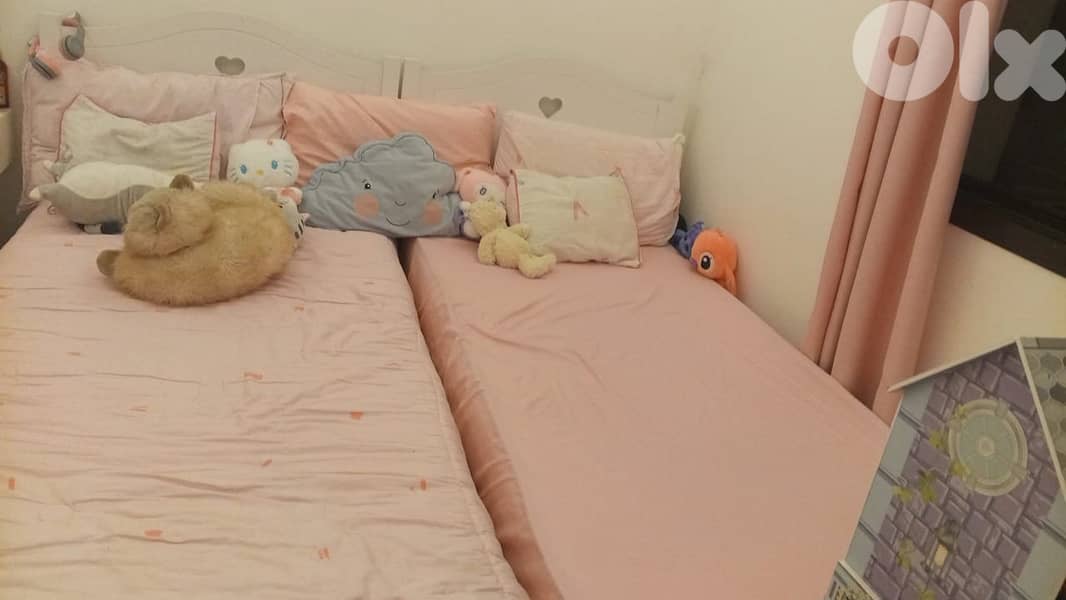 White bedroom 0
