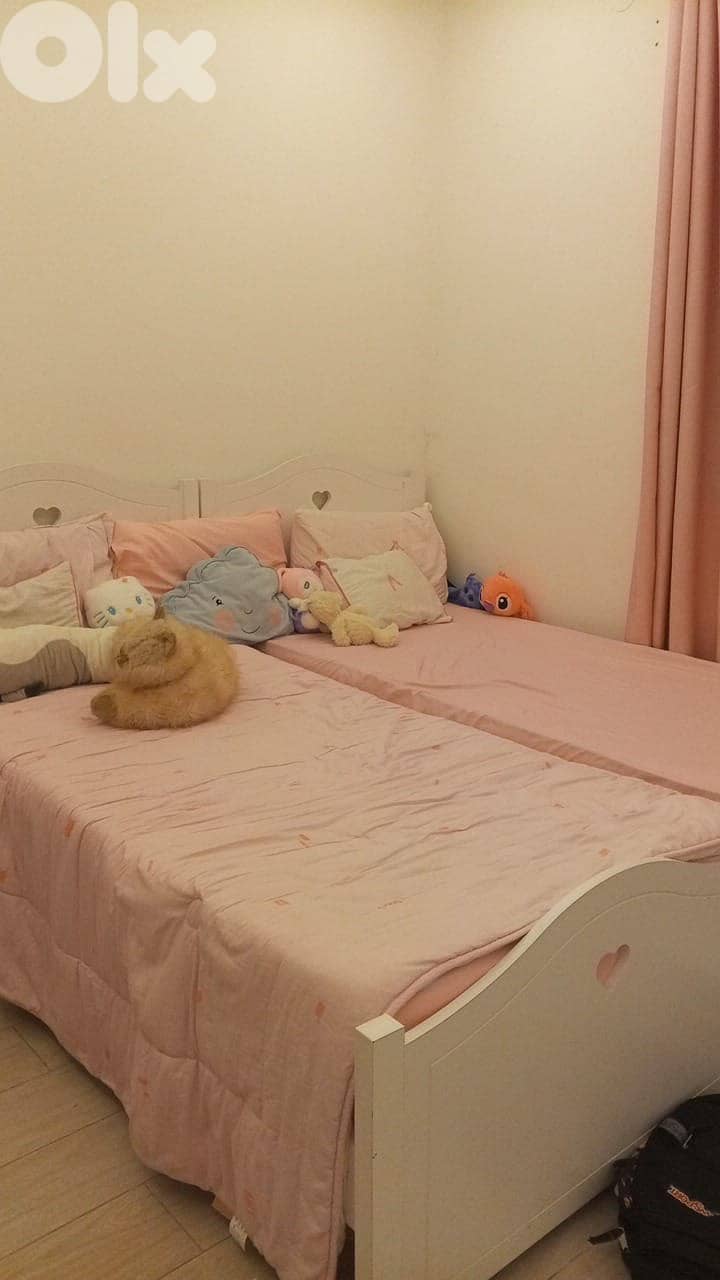 White bedroom 1