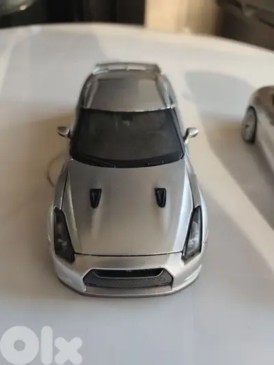 maisto 1/24, 4 cars,nissan gtr,mercedes amg gt