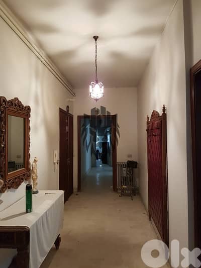 SPACIOUS APARTMENT IN ACHRAFIEH PRIME (250SQ) 3 BEDROOMS , (AC-1134)