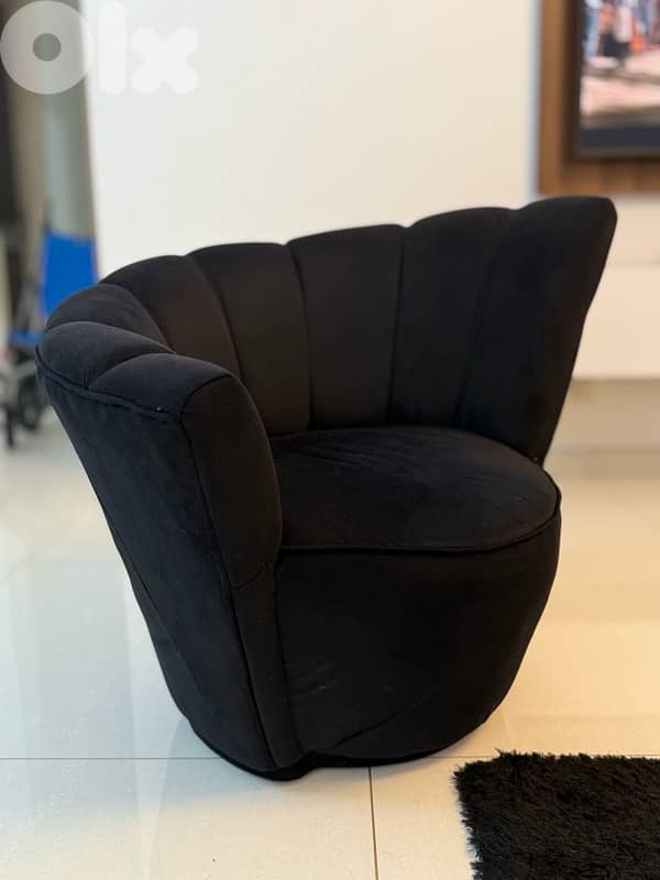 2 black modern sofas 0