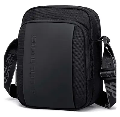 Arctic hunter shoulder bag