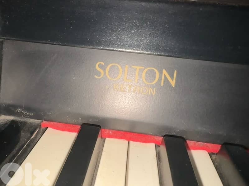 Piano Electric 4