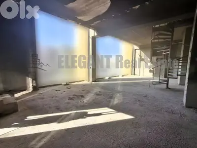 Huge Showroom | High End Finishing | for Rent | Down Town | Prime Loca