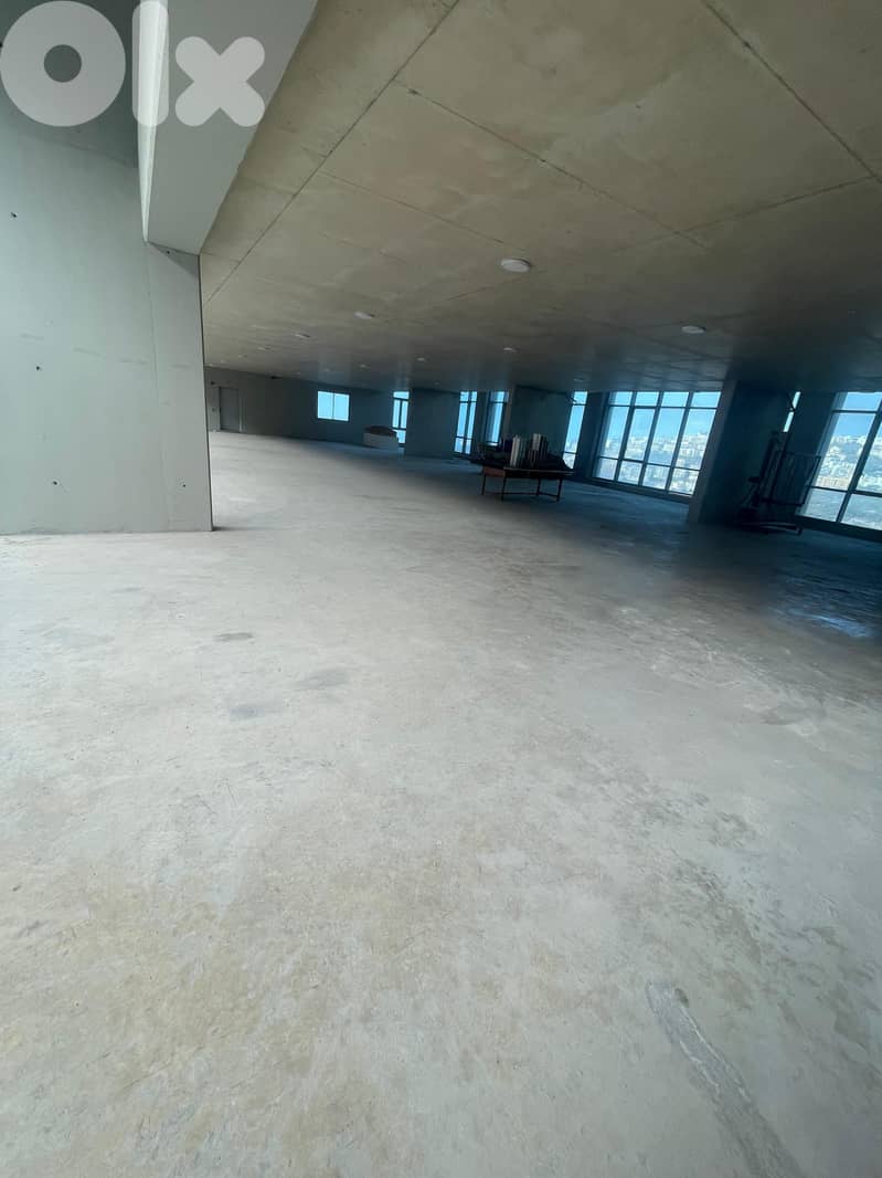 Showroom for Rent in Hazmieh. 0